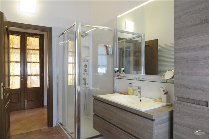 Image No.22-4 Bed Property for sale