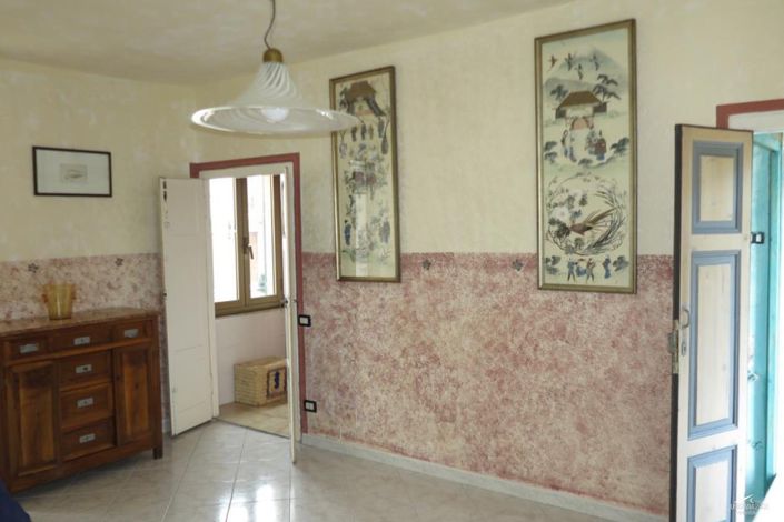 Image No.19-3 Bed Property for sale