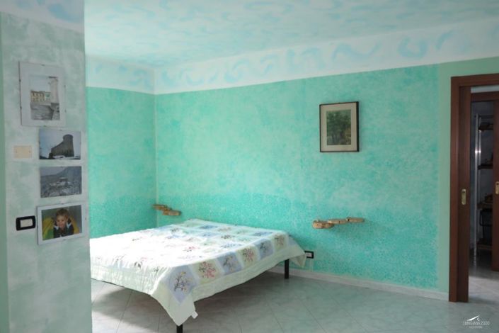 Image No.8-3 Bed Property for sale