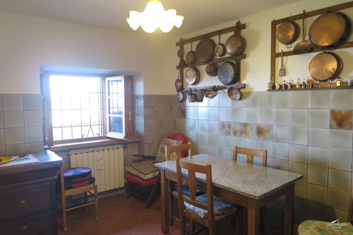 Image No.13-8 Bed Property for sale