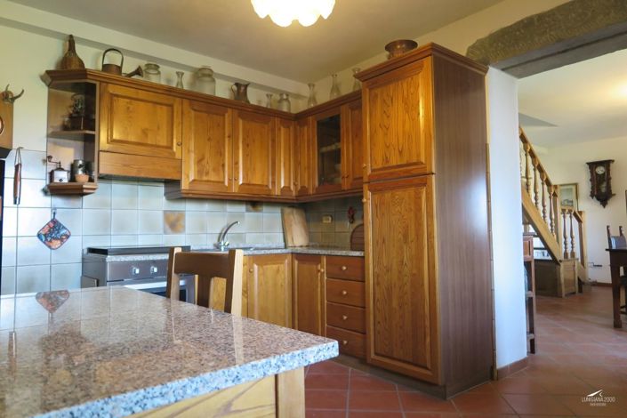 Image No.16-8 Bed Property for sale