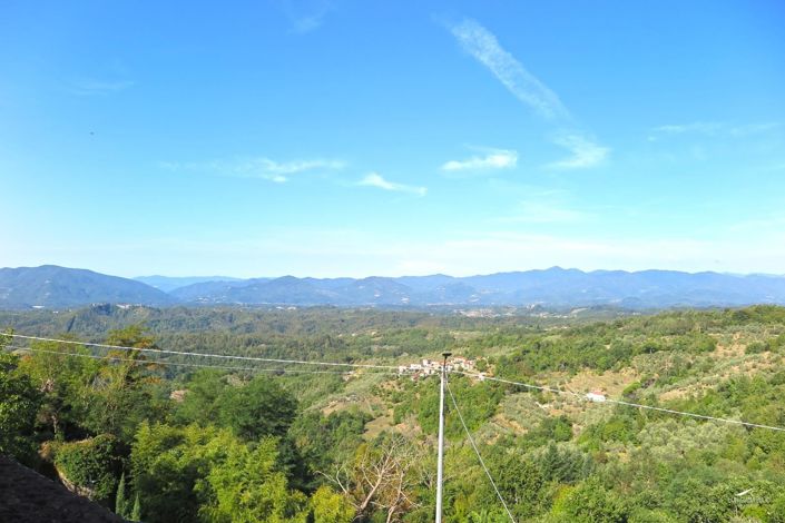 Image No.18-8 Bed Property for sale