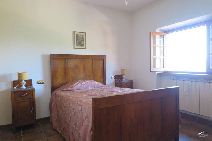 Image No.19-8 Bed Property for sale