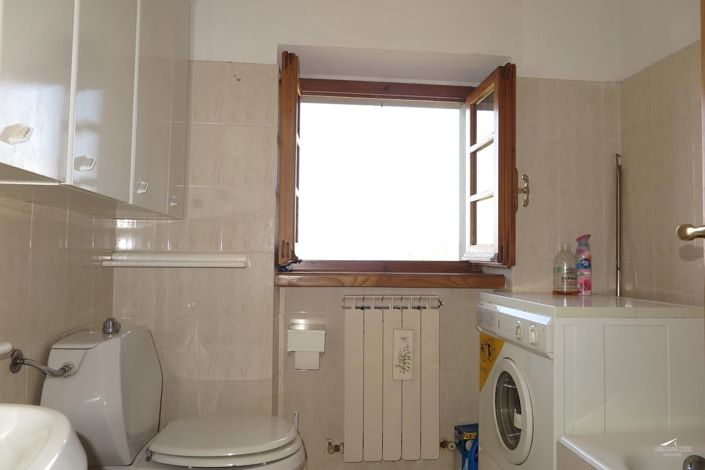 Image No.22-8 Bed Property for sale