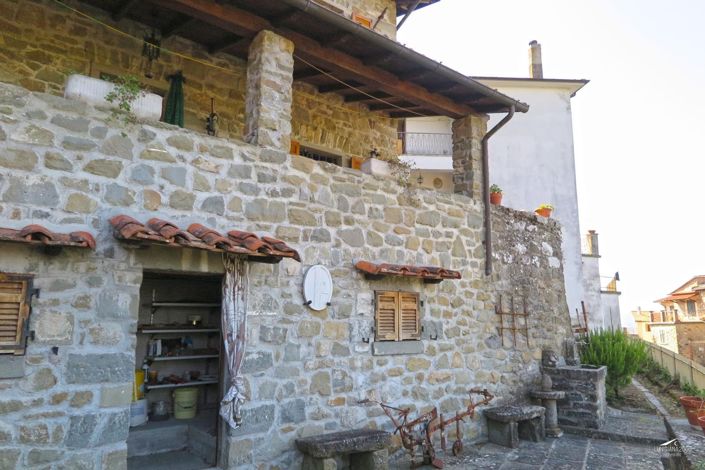 Image No.3-Propriété de 8 chambres à vendre à Fivizzano