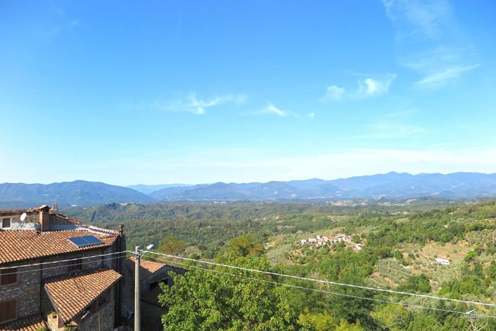 Image No.30-8 Bed Property for sale