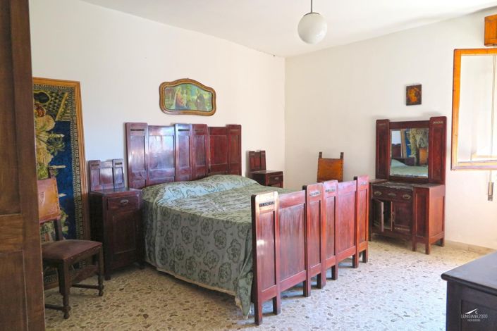 Image No.31-8 Bed Property for sale
