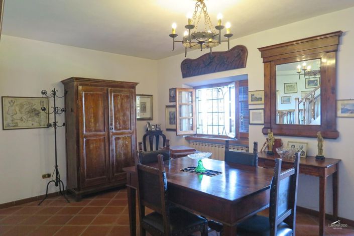 Image No.6-Propriété de 8 chambres à vendre à Fivizzano