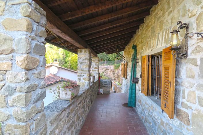 Image No.8-8 Bed Property for sale