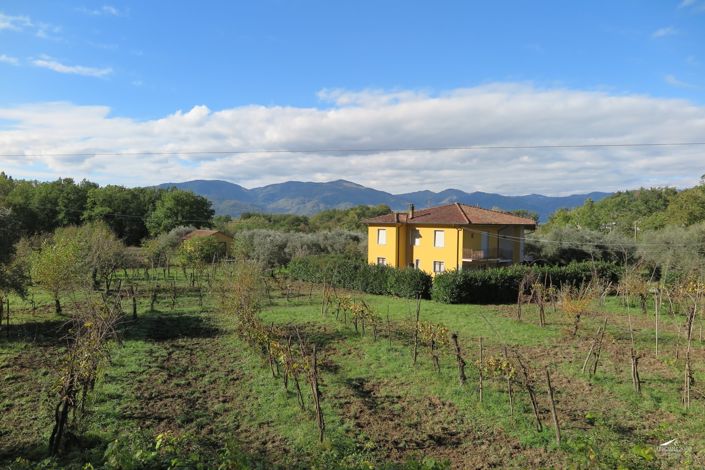Image No.1-4 Bed Farmhouse for sale