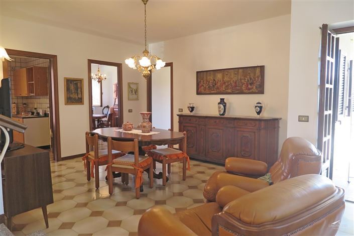 Image No.10-4 Bed Property for sale