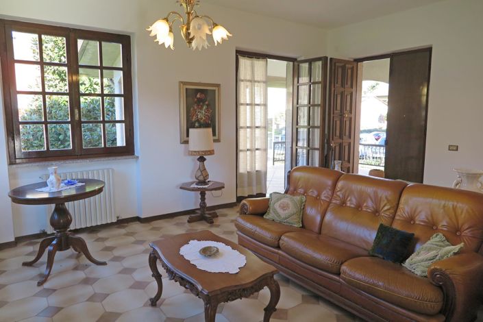 Image No.11-4 Bed Property for sale