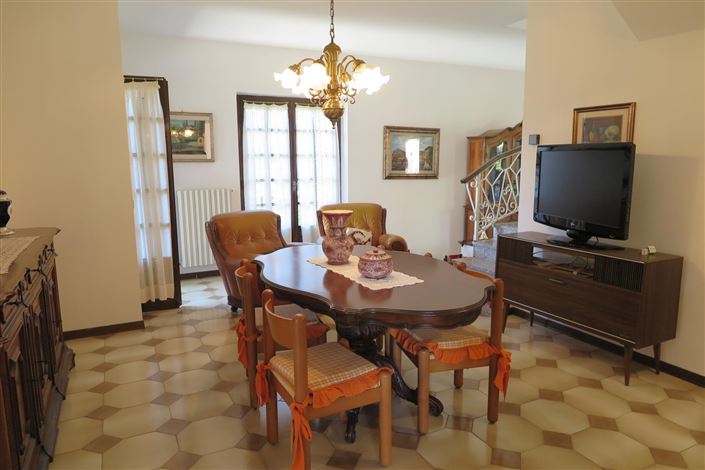 Image No.12-4 Bed Property for sale