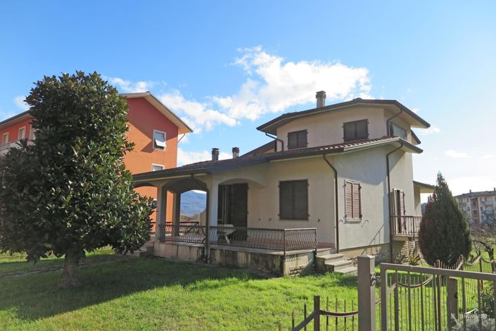 Image No.2-4 Bed Property for sale