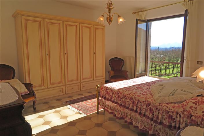 Image No.23-4 Bed Property for sale