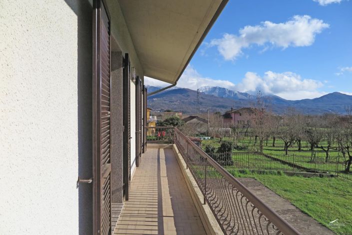 Image No.30-4 Bed Property for sale