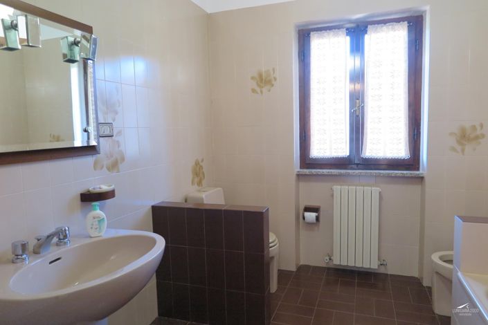 Image No.37-4 Bed Property for sale