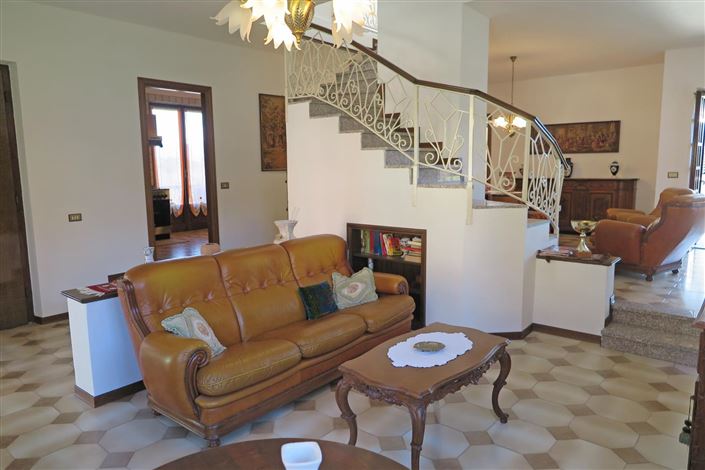 Image No.9-4 Bed Property for sale