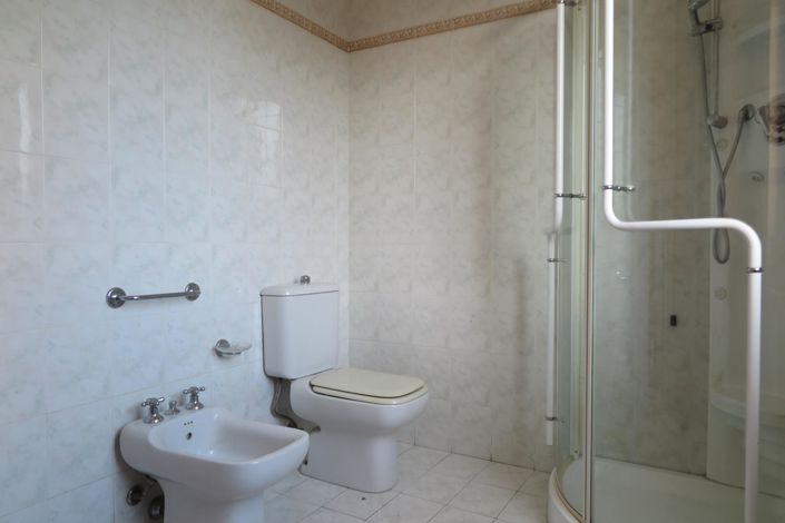 Image No.15-3 Bed Property for sale