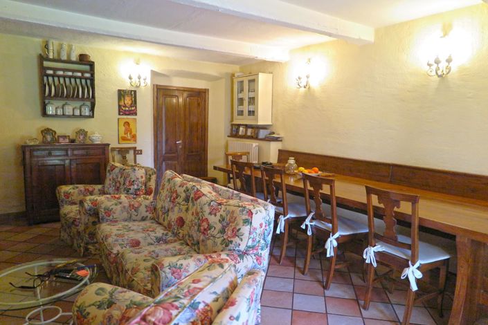 Image No.10-4 Bed Farmhouse for sale