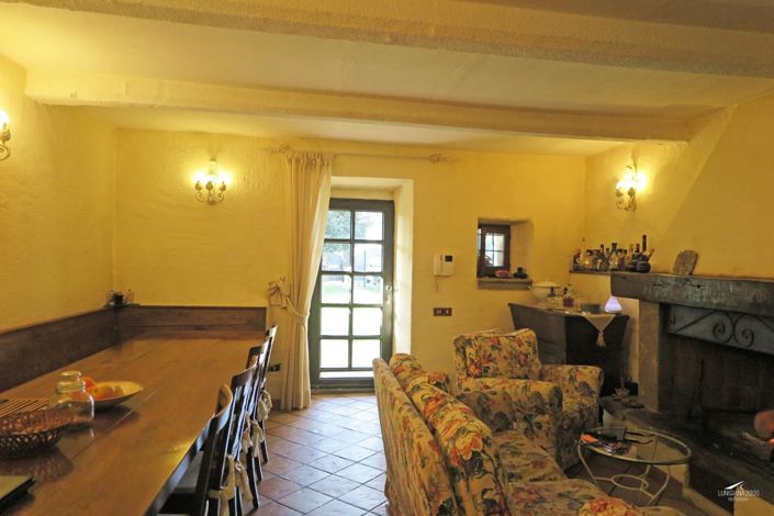 Image No.14-4 Bed Farmhouse for sale