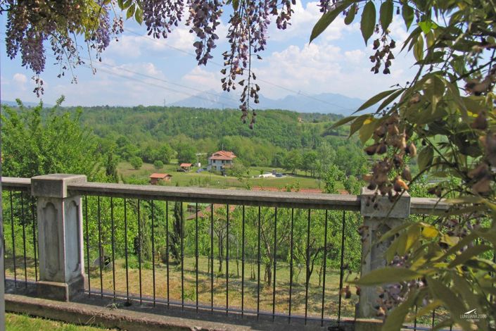 Image No.17-4 Bed Farmhouse for sale