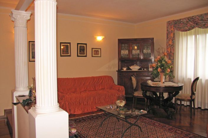 Image No.21-4 Bed Farmhouse for sale