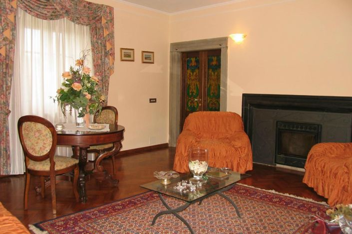 Image No.24-4 Bed Farmhouse for sale