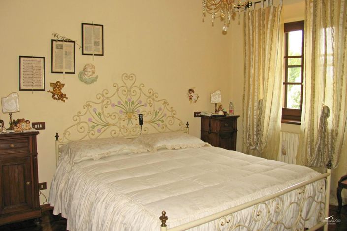 Image No.31-4 Bed Farmhouse for sale