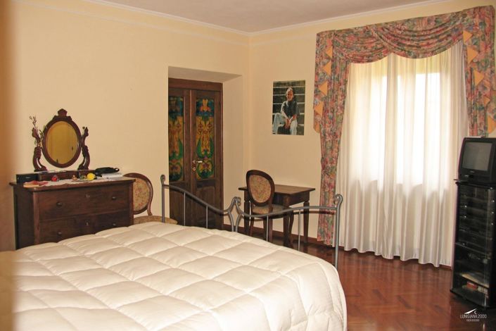 Image No.32-4 Bed Farmhouse for sale