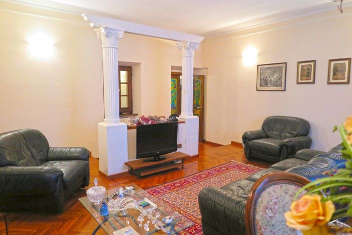 Image No.35-4 Bed Farmhouse for sale