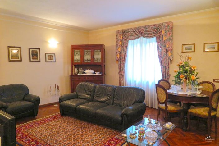 Image No.36-4 Bed Farmhouse for sale