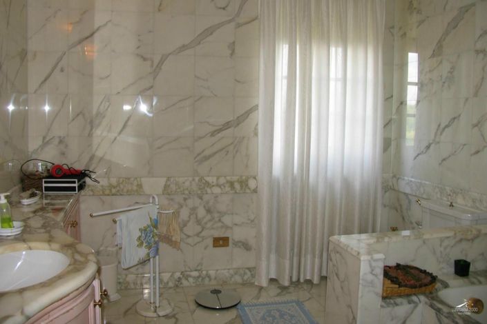 Image No.41-4 Bed Farmhouse for sale