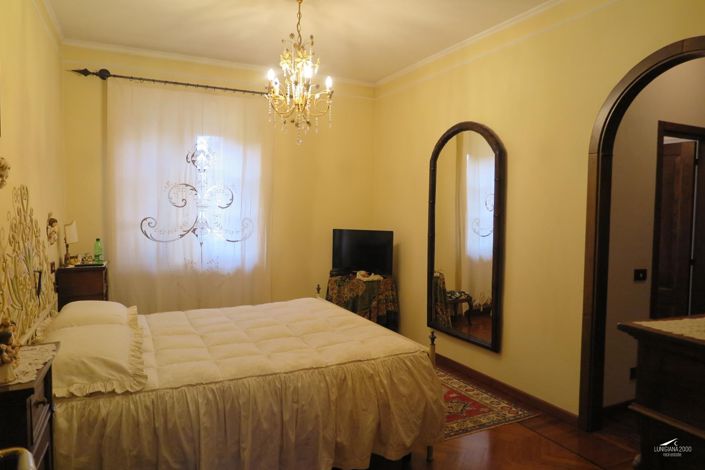 Image No.43-4 Bed Farmhouse for sale