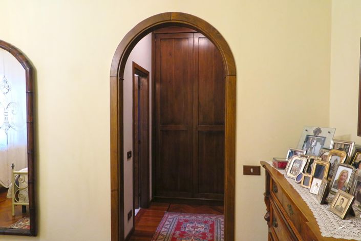 Image No.47-4 Bed Farmhouse for sale