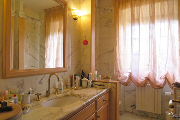 Image No.48-4 Bed Farmhouse for sale