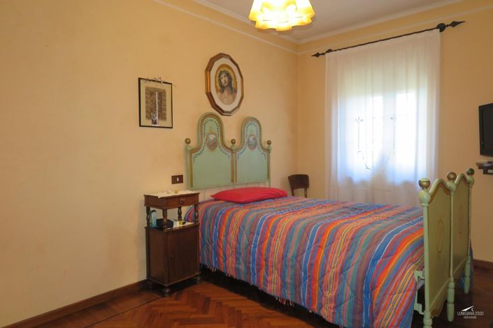 Image No.51-4 Bed Farmhouse for sale