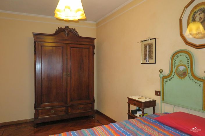 Image No.52-4 Bed Farmhouse for sale