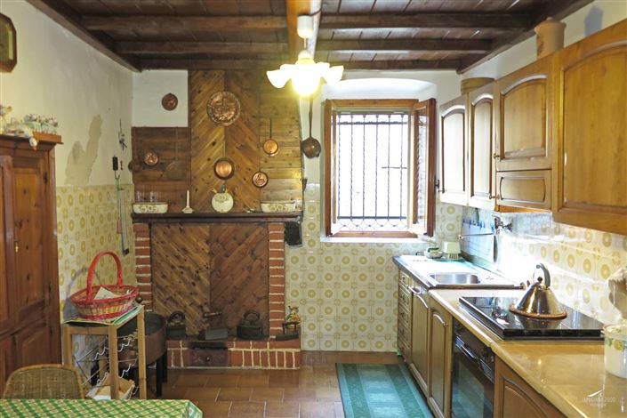 Image No.10-4 Bed Property for sale