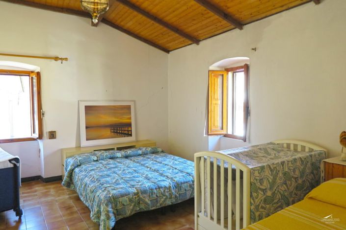Image No.18-4 Bed Property for sale