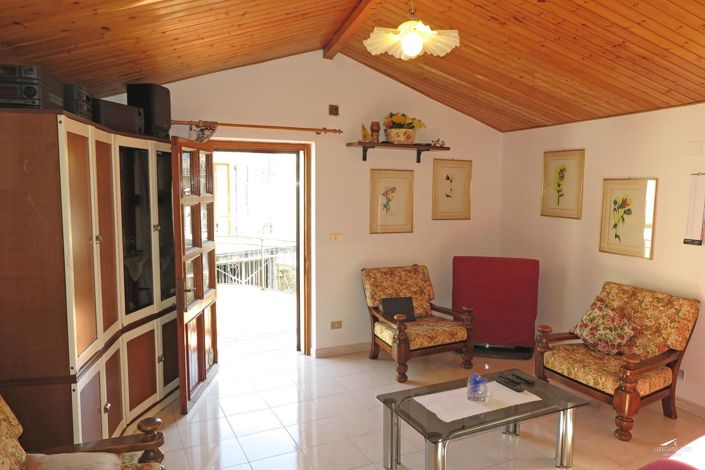 Image No.19-4 Bed Property for sale