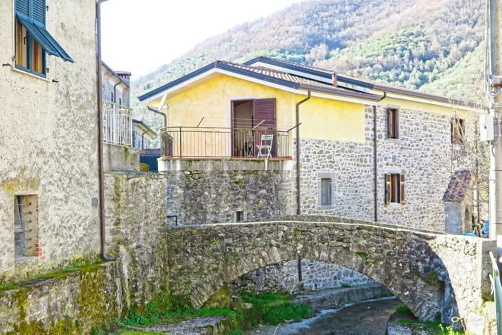 Image No.2-Propriété de 4 chambres à vendre à Casola in Lunigiana