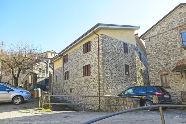 Image No.4-Propriété de 4 chambres à vendre à Casola in Lunigiana