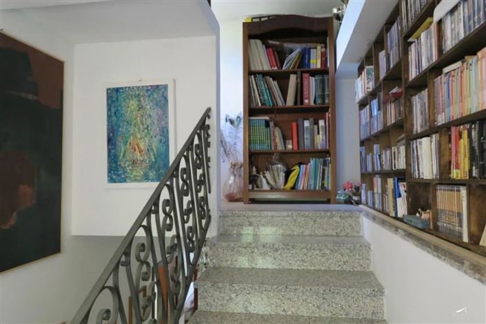 Image No.11-3 Bed Farmhouse for sale