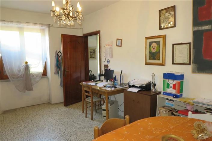 Image No.12-3 Bed Farmhouse for sale