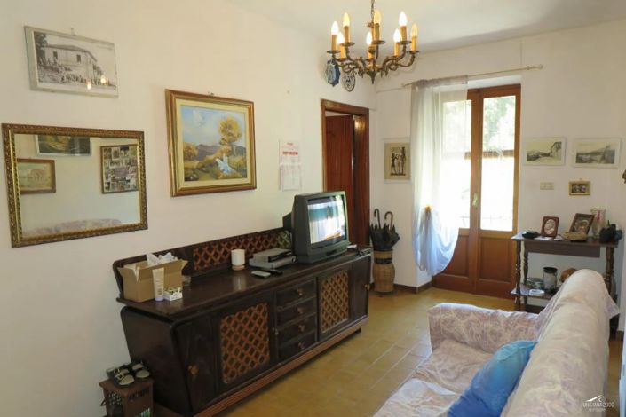 Image No.14-3 Bed Farmhouse for sale