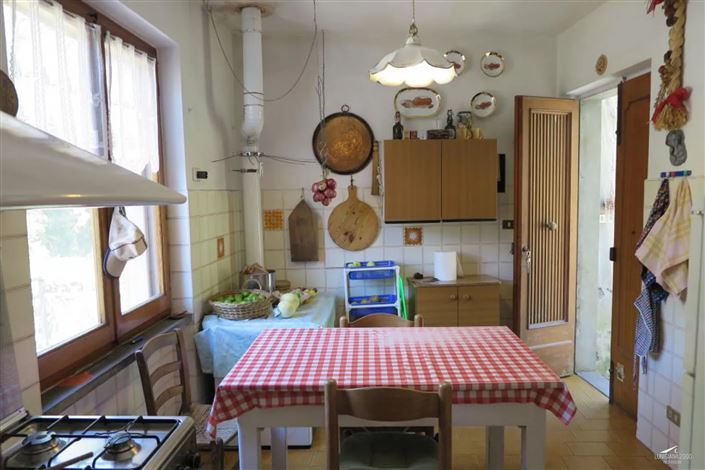 Image No.17-3 Bed Farmhouse for sale