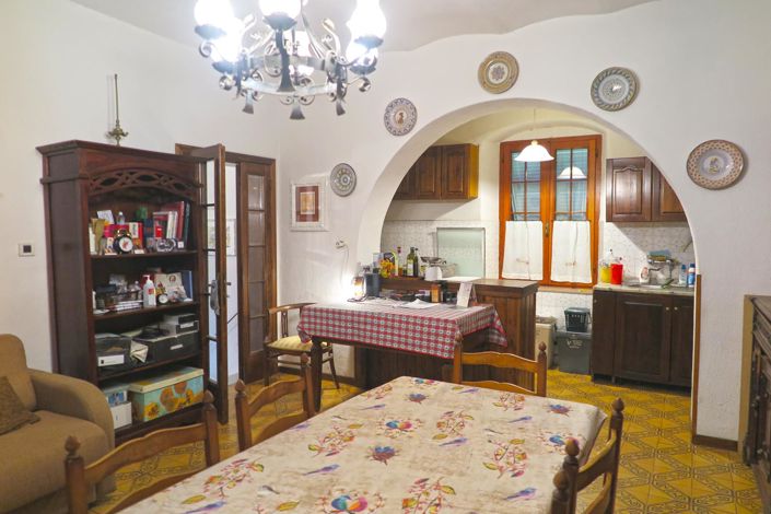 Image No.11-4 Bed Property for sale