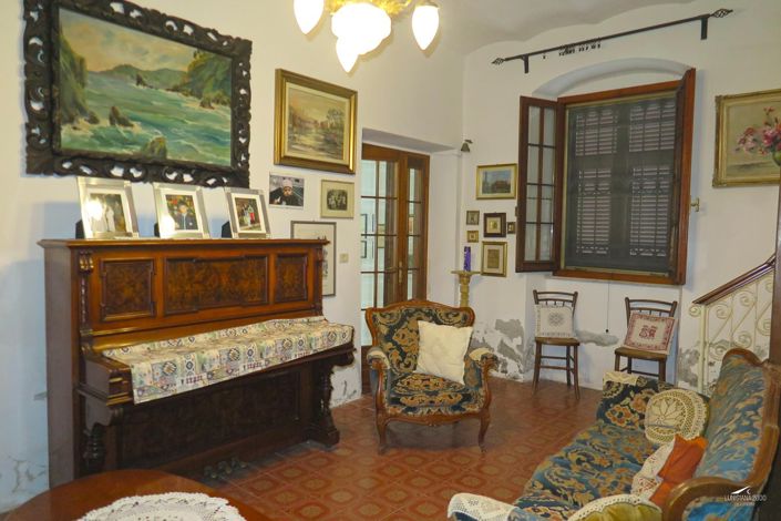 Image No.19-4 Bed Property for sale