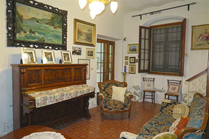 Image No.19-4 Bed Property for sale